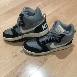 NIKE high top sneakers,size 8 MEN, sz 10 WOMEN
